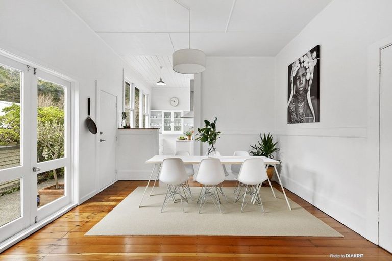 Photo of property in 26 Melbourne Road, Island Bay, Wellington, 6023