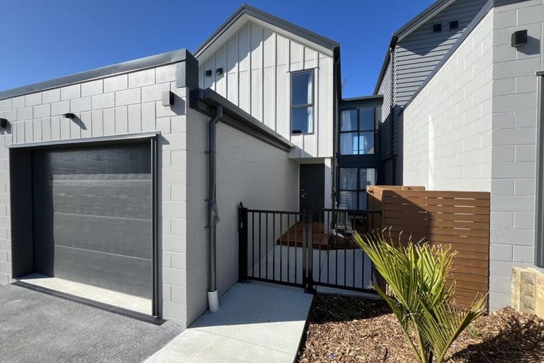 Photo of property in 2/36 Henry Tayler Rise, Wainui, 0932