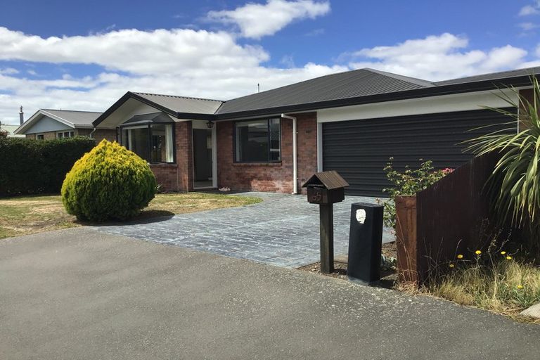 Photo of property in 65 Fern Drive, Halswell, Christchurch, 8025