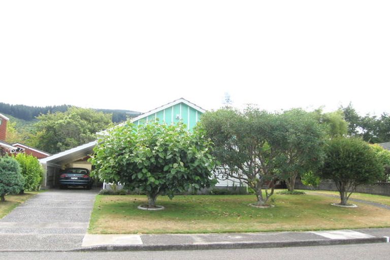 Photo of property in 42 Whirinaki Crescent, Heretaunga, Upper Hutt, 5018