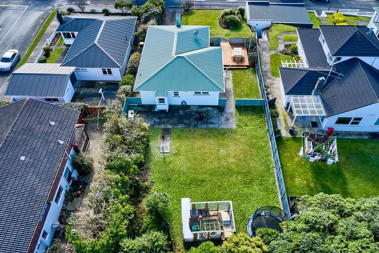 Photo of property in 31 Larsen Crescent, Tawa, Wellington, 5028