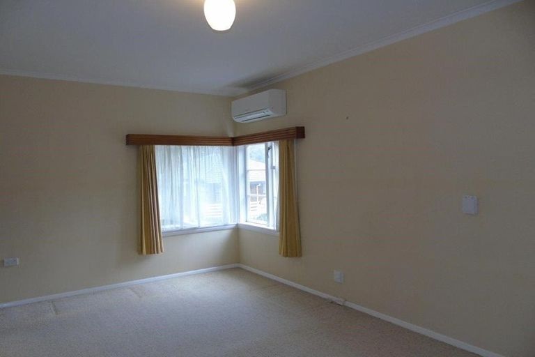 Photo of property in 8 Park Avenue, Tawa, Wellington, 5028