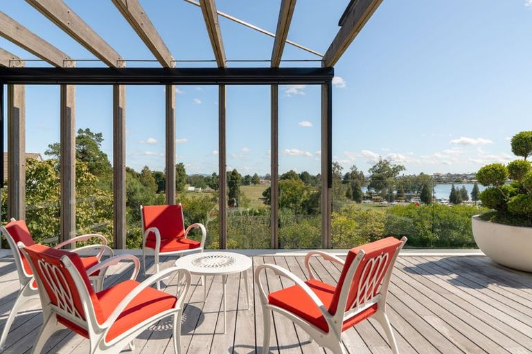 Photo of property in 142 Lake Crescent, Hamilton Lake, Hamilton, 3204