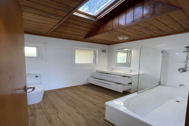 Photo of property in 72 Fitzwater Place, Henderson, Auckland, 0612