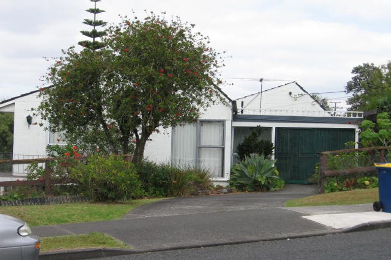 Photo of property in 2 Sartors Avenue, Northcross, Auckland, 0630