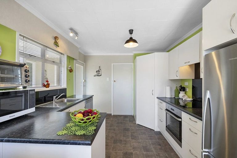 Photo of property in 18 Mount View Place, Spotswood, New Plymouth, 4310