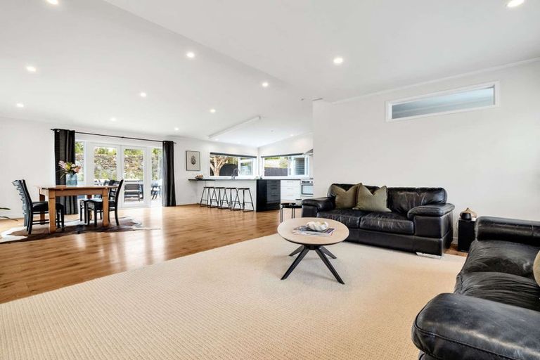 Photo of property in 1 Melia Place, Stanmore Bay, Whangaparaoa, 0932