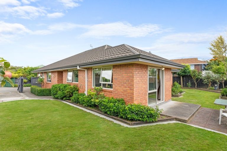 Photo of property in 54 Englefield Road, Northwood, Christchurch, 8051