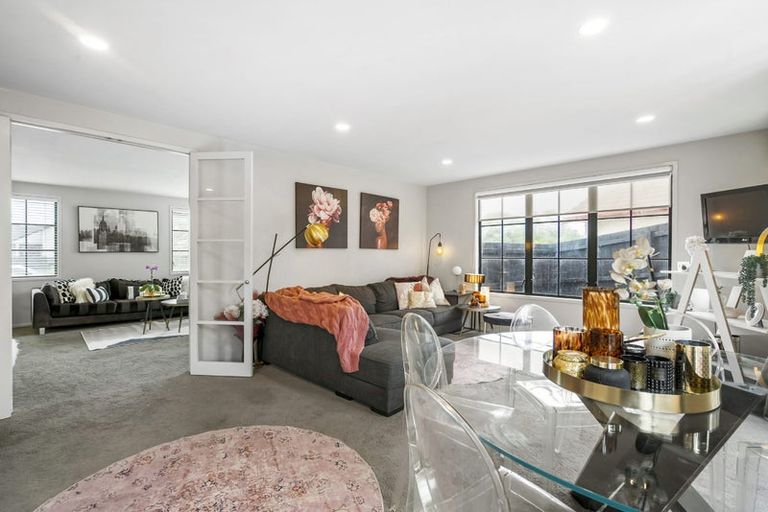 Photo of property in 4 Opal Close, Rosedale, Auckland, 0632