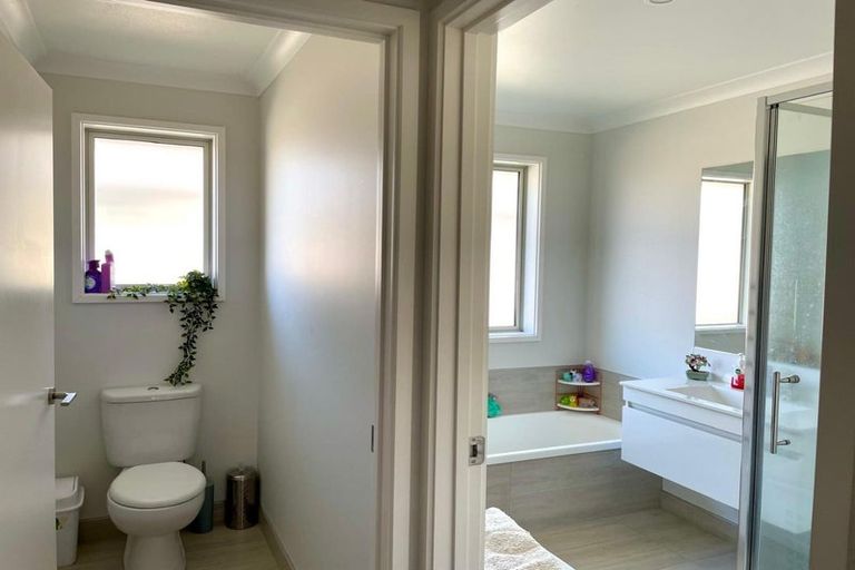 Photo of property in 22 Lakeside Terrace, Omokoroa, 3114