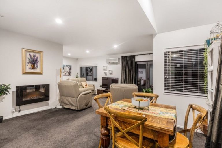 Photo of property in 121 Polo Prince Drive, Totara Park, Manurewa, 2576