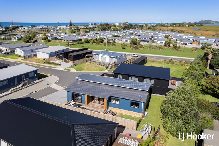 Photo of property in 23 Sandy Place, Waihi Beach, 3611