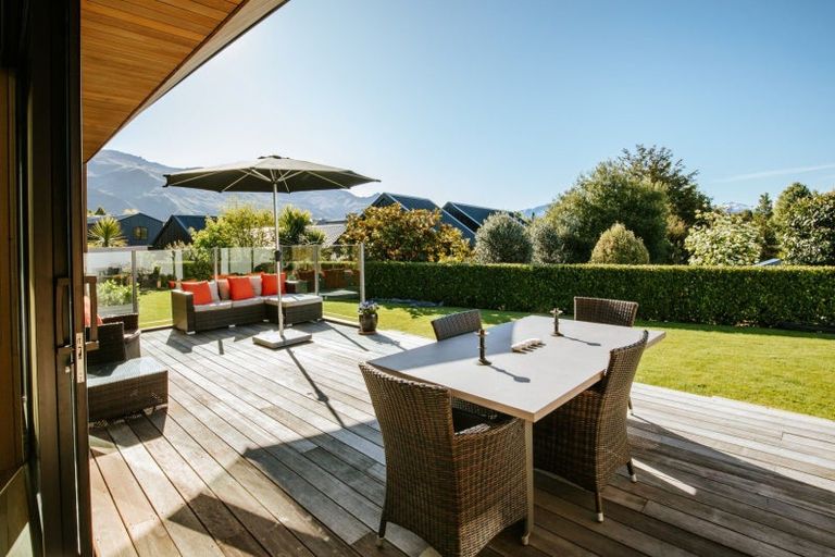 Photo of property in 24 Stackbrae Avenue, Wanaka, 9305