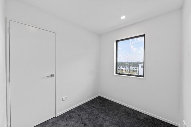 Photo of property in 27 Whiteywood Street, Westgate, 0814