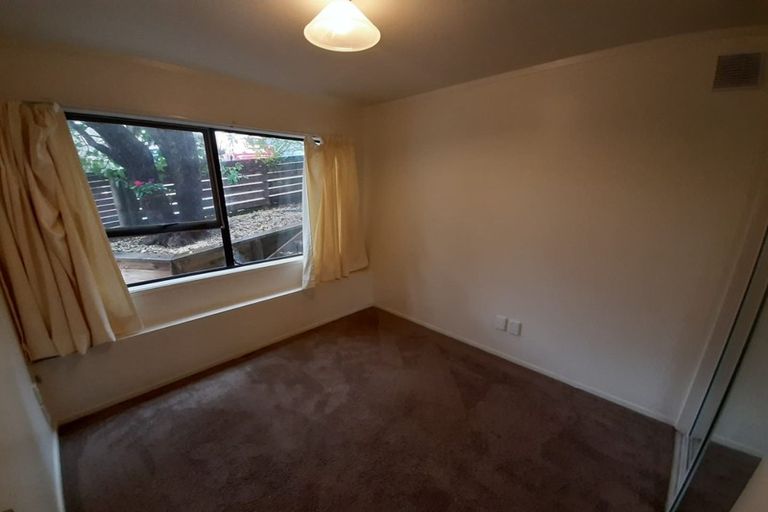 Photo of property in 33 Sequoia Place, Sunnynook, Auckland, 0620