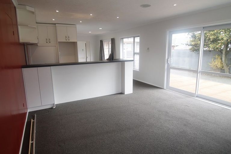 Photo of property in 69 Liverton Crescent, Bishopdale, Christchurch, 8053