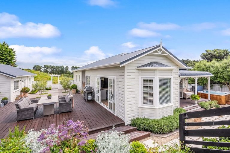 Photo of property in 191 Pukenamu Road, Te Horo, Otaki, 5581