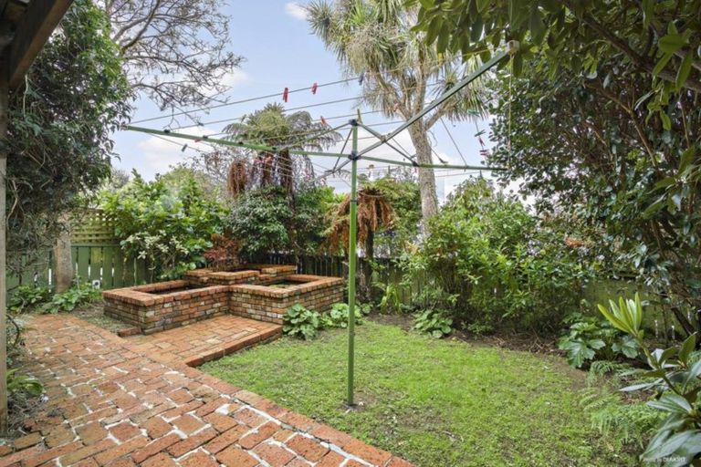 Photo of property in 37 Grant Road, Thorndon, Wellington, 6011