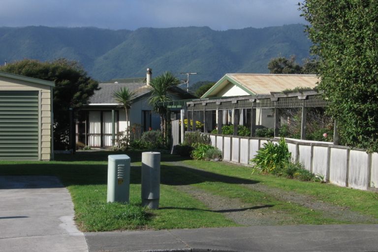 Photo of property in 9 Adrian Grove, Waikanae Beach, Waikanae, 5036