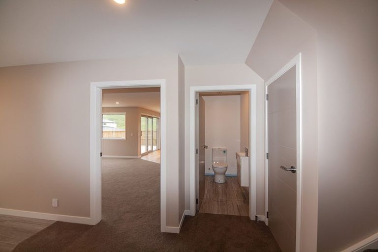 Photo of property in 166 Amesbury Drive, Churton Park, Wellington, 6037