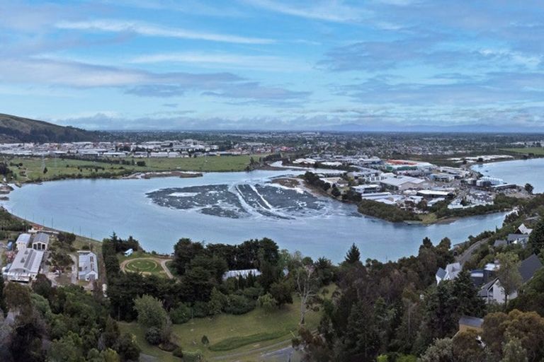 Photo of property in 10 Osmond Lane, Mount Pleasant, Christchurch, 8081