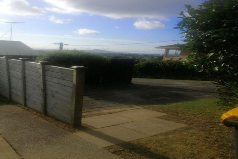 Photo of property in 1/613 Glenfield Road, Totara Vale, Auckland, 0629