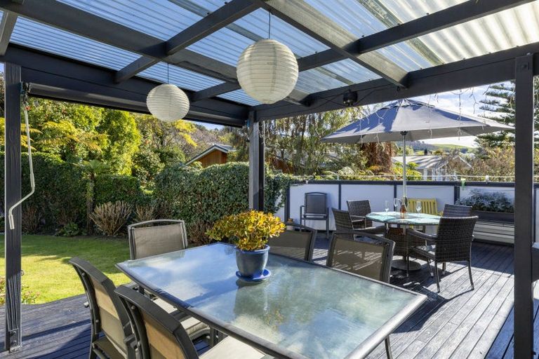 Photo of property in 11 Earle Place, Acacia Bay, Taupo, 3330