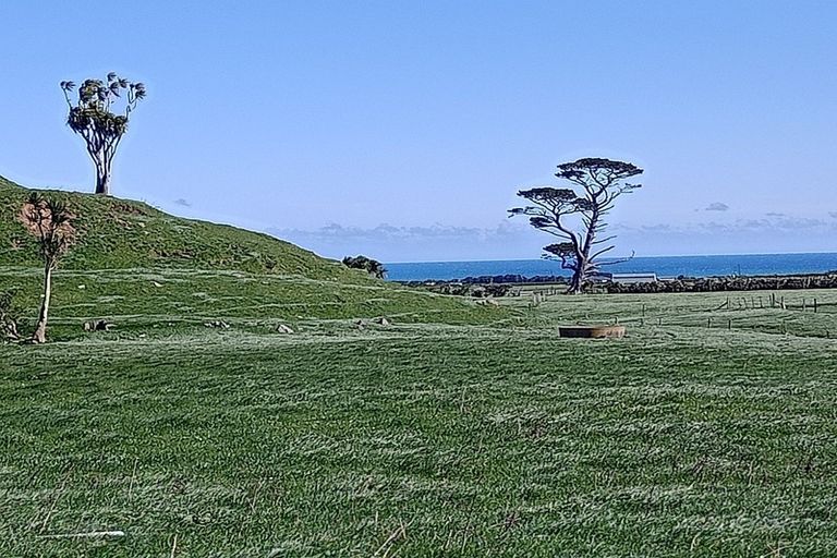 Photo of property in 6907 South Road, Warea, New Plymouth, 4381