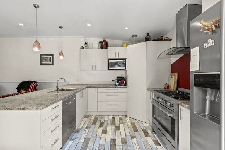 Photo of property in 48 Devon Street, Picton, 7220