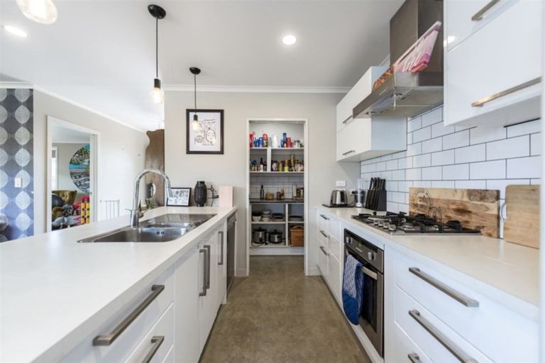 Photo of property in 64 Butterworth Crescent, Papamoa Beach, Papamoa, 3118