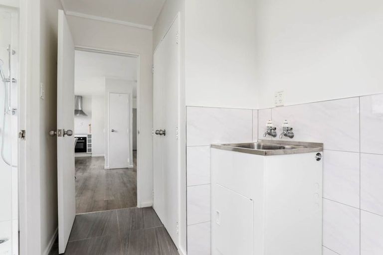 Photo of property in 2/58 Clevedon Road, Papakura, 2110