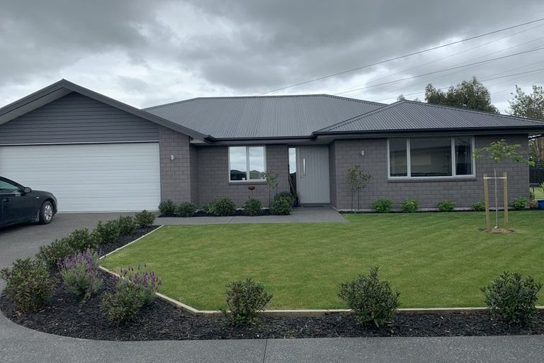 Photo of property in 8 Clarendon Place, Rangiora, 7400