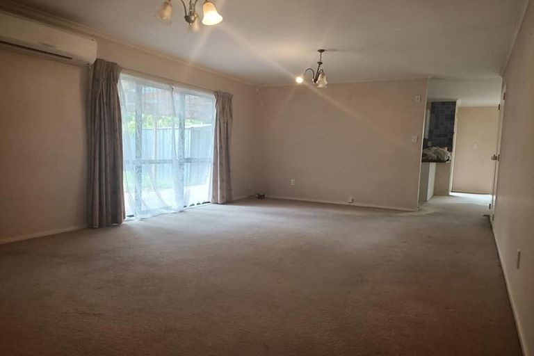 Photo of property in 10 Matilda Place, Weymouth, Auckland, 2103