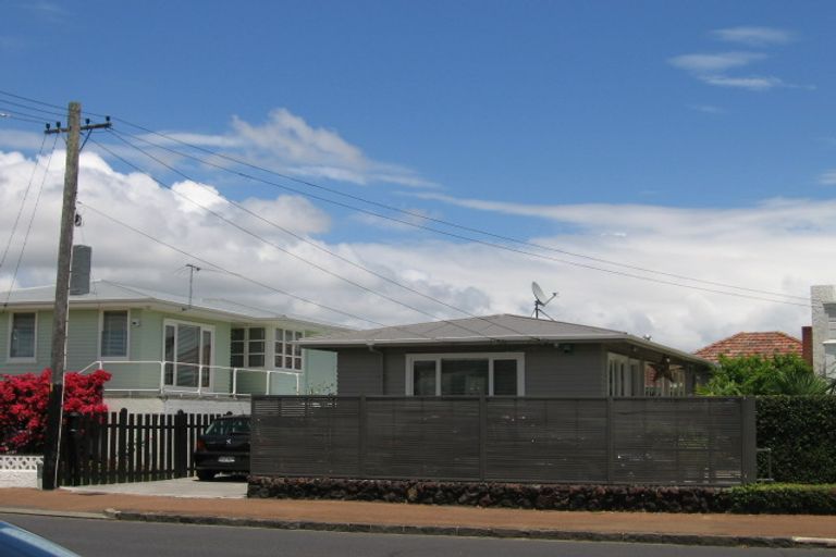 Photo of property in 264 Point Chevalier Road, Point Chevalier, Auckland, 1022