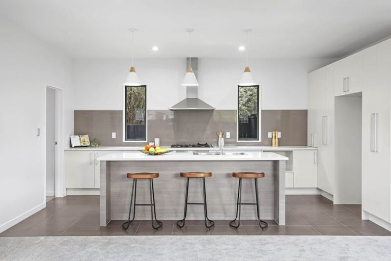 Photo of property in 108 Simpson Road, Henderson Valley, Auckland, 0614