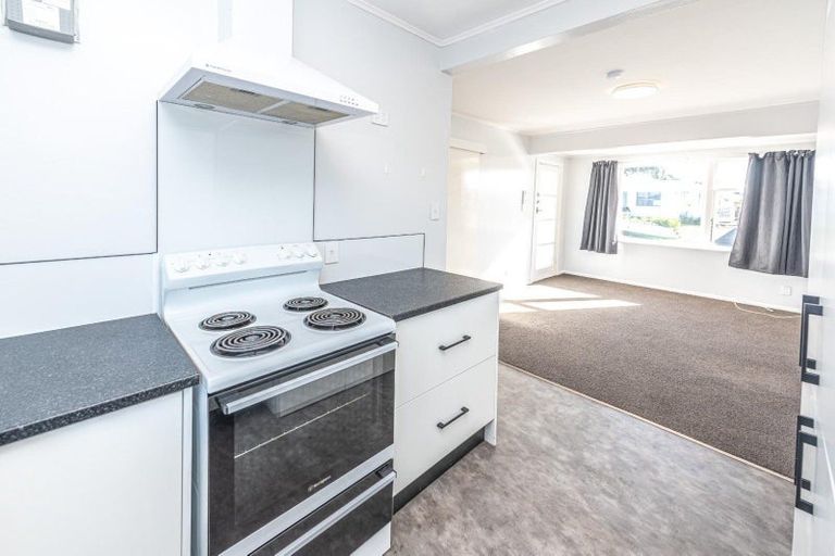 Photo of property in 1 Kupe Place, Castlecliff, Whanganui, 4501