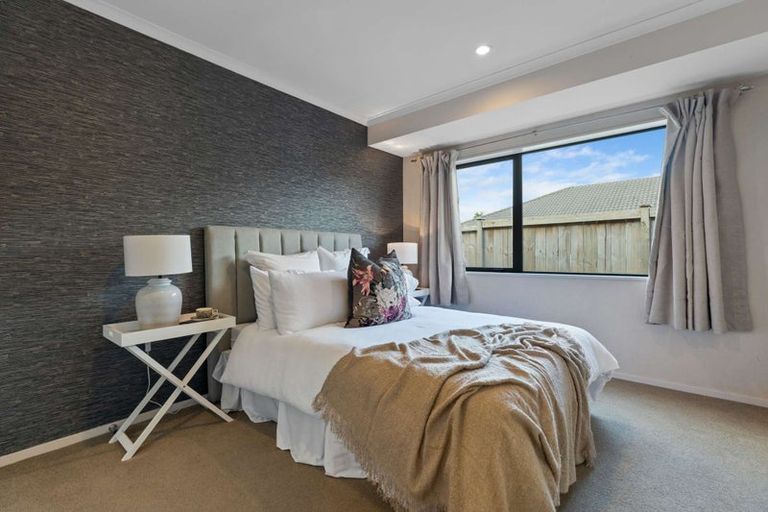 Photo of property in 19 Breaker Grove, Waiuku, 2123