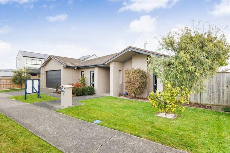 Photo of property in 7 Vaucluse Heights, Fitzherbert, Palmerston North, 4410