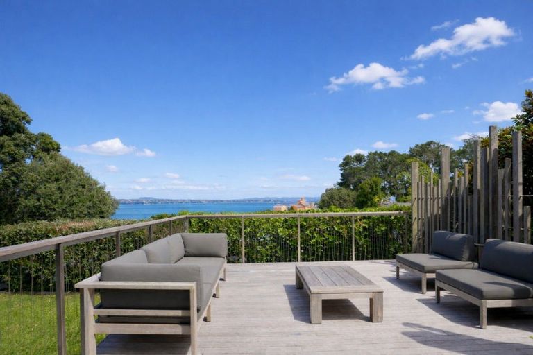 Photo of property in 1/11 Pullum Street, Birkenhead, Auckland, 0626