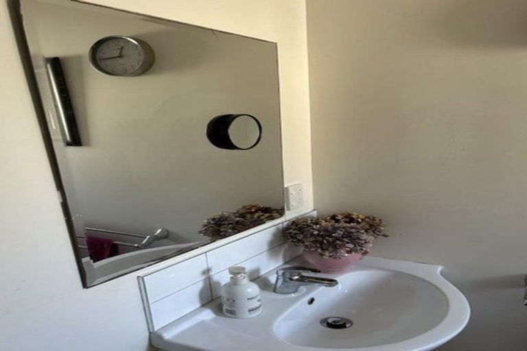 Photo of property in 4 Kekerenga Street, Strathmore Park, Wellington, 6022