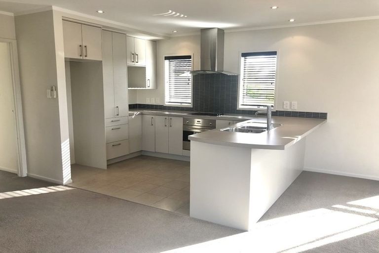 Photo of property in 7 Tobago Place, Sunnynook, Auckland, 0620