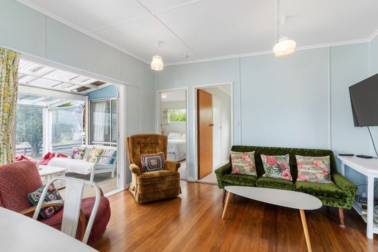 Photo of property in 132 Achilles Avenue, Whangamata, 3620