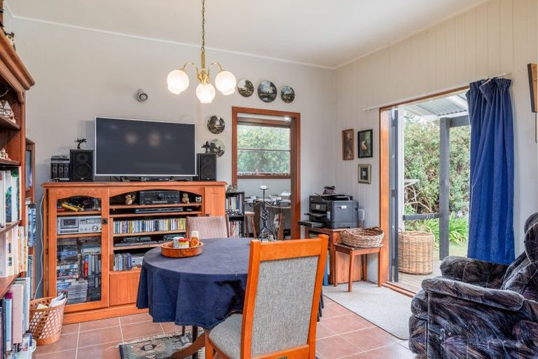 Photo of property in 16 Stanly Street, Eketahuna, 4900