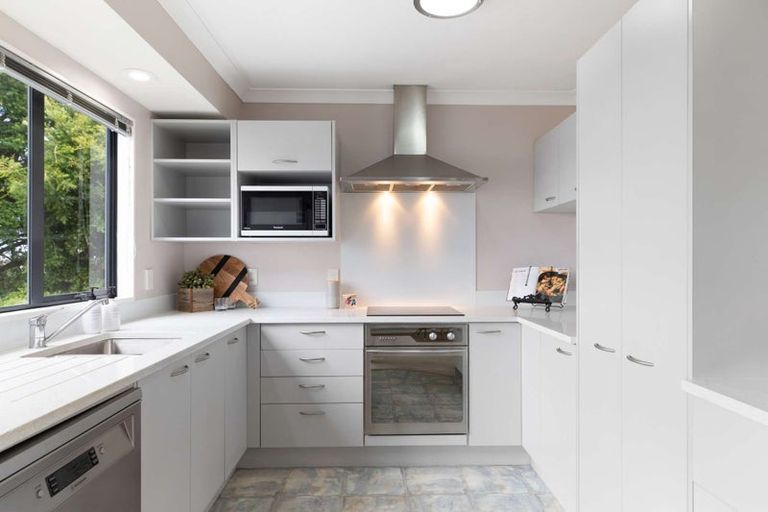 Photo of property in 5 Hocken Place, Mangere Bridge, Auckland, 2022