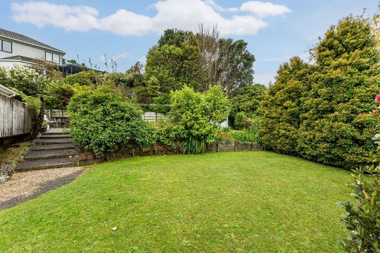 Photo of property in 21 Saunders Close, Whitby, Porirua, 5024