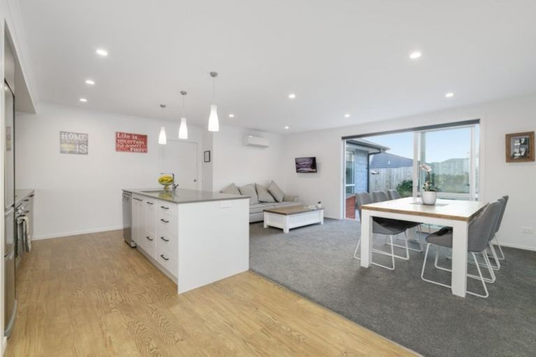 Photo of property in 22 Ballintoy Park Drive, Welcome Bay, Tauranga, 3175