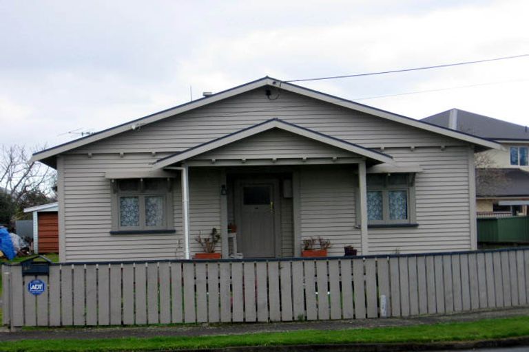 Photo of property in 48 Cambridge Terrace, Masterton, 5810