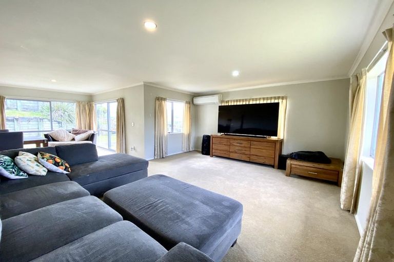 Photo of property in 5 Swain Grove, Riverstone Terraces, Upper Hutt, 5018