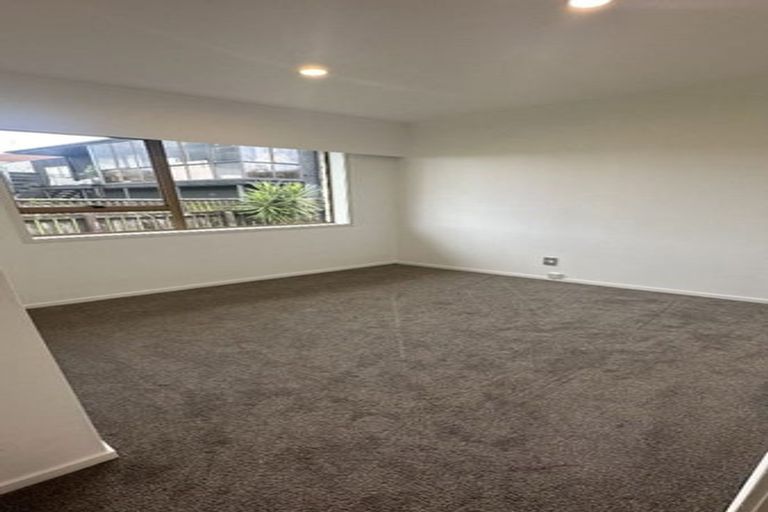 Photo of property in 1/166 Fisher Parade, Farm Cove, Auckland, 2012