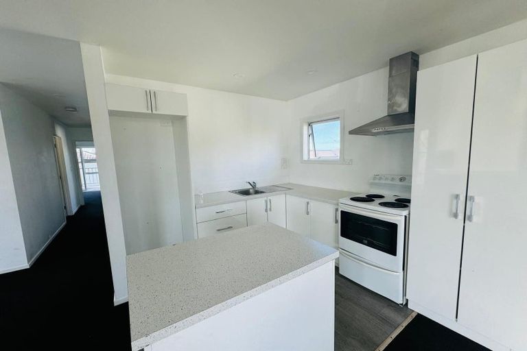 Photo of property in 3/4313 Great North Road, Glendene, Auckland, 0602